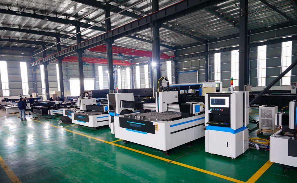 Raymax 1000W 2000W 3000W 4kw CNC-kuitulaserleikkuri teräsalumiinilevylle Wuhan Raycus Fiber -laserleikkauskone