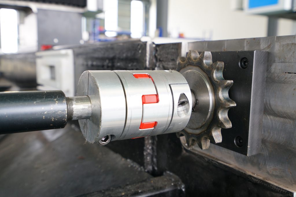 metalli cnc-kuitulaserleikkuri laserleikkauskone rautateräksestä alumiinikuparilevylle